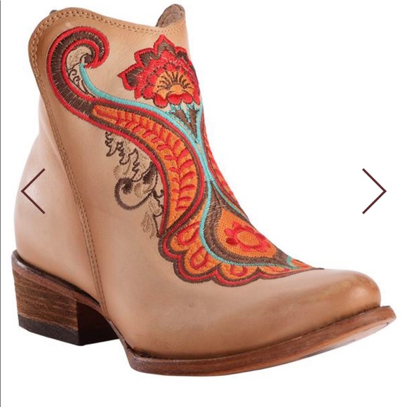 BRAND NEW corral booties embroidered - Picture 2 of 8